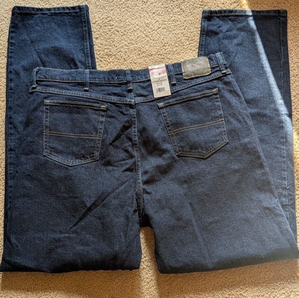 New With Tags Wrangler Authentic Men's Straight Jeans Size 42 X 36